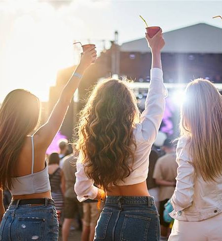 Sole, musica, locali sulla spiaggia e divertimento senza orari.